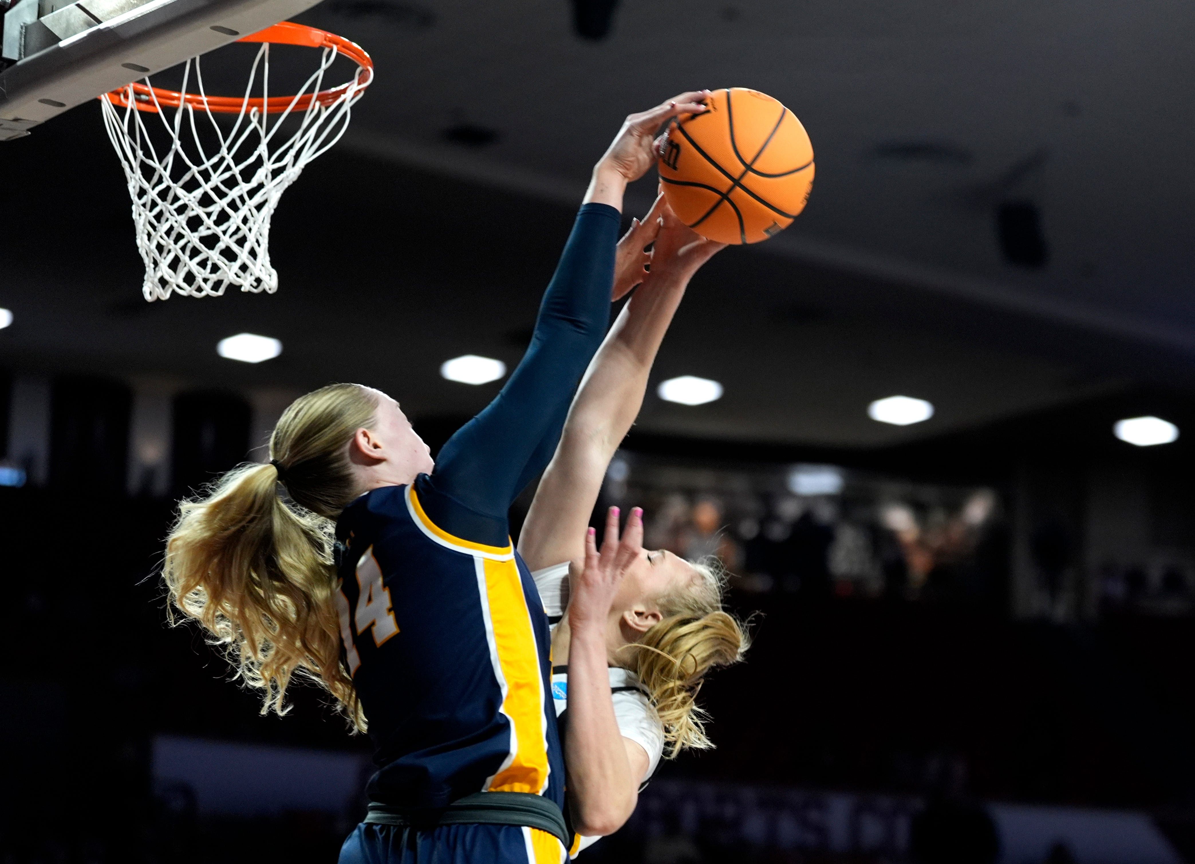 Iowa's Sydney Affolter - Source: Imagn